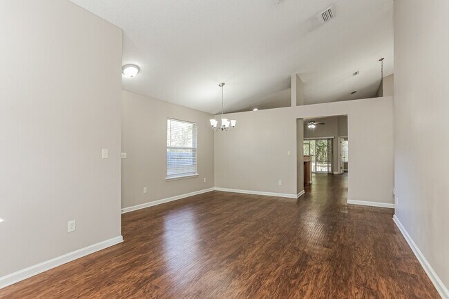 Foto del edificio - 10975 Campus Heights Ln