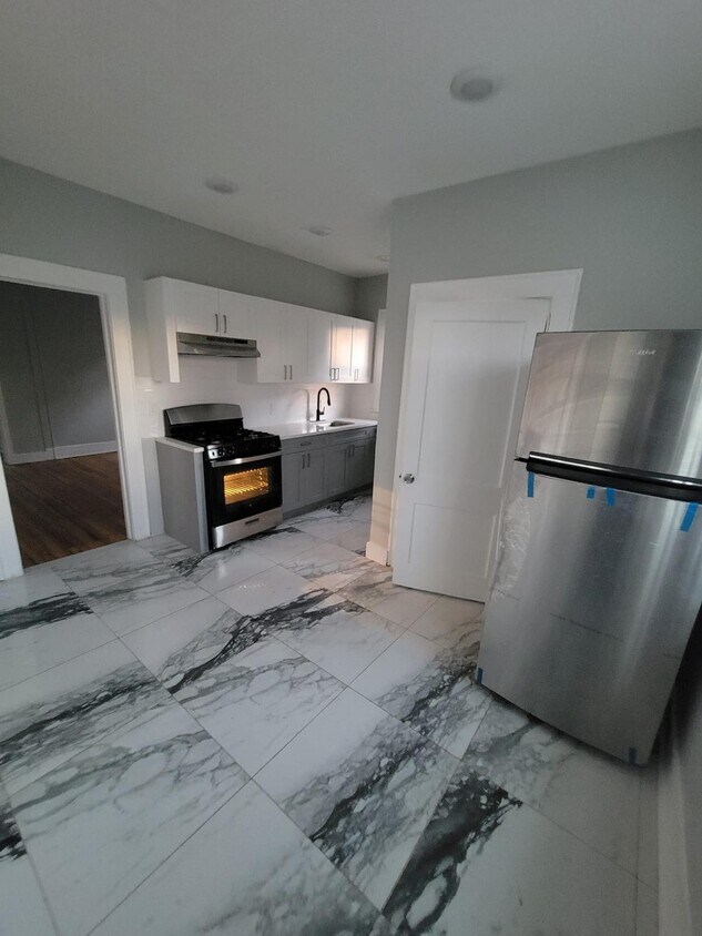 Primary Photo - 75 Chelsea Ave