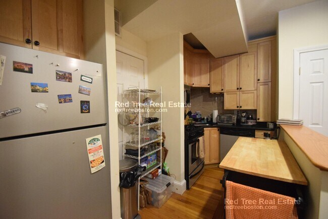 Foto del edificio - 191 Winthrop Rd