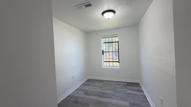 Building Photo - 2185 Benedict Rd