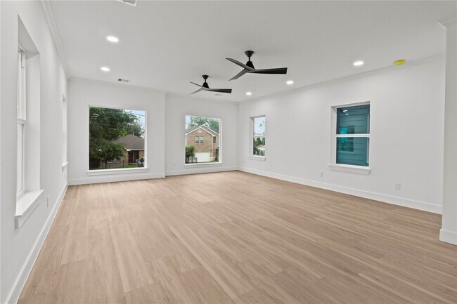 Building Photo - 3815 Elysian St
