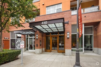 Building Photo - 410 NE 70th St
