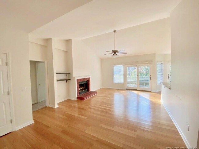 Foto del edificio - 420 Sugar Pine Dr