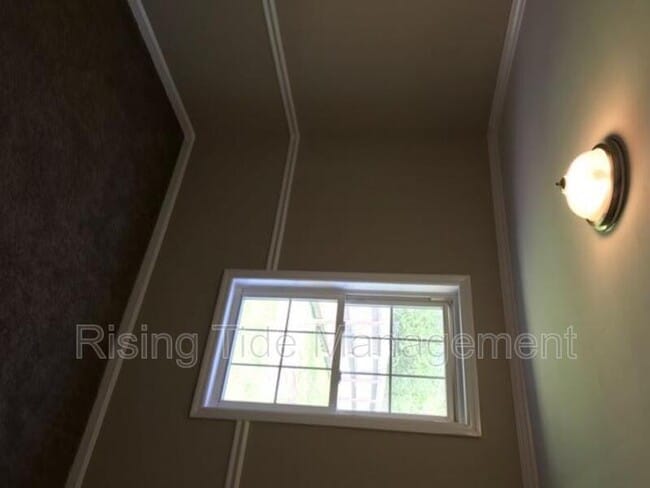 Building Photo - 1128 4th Way
