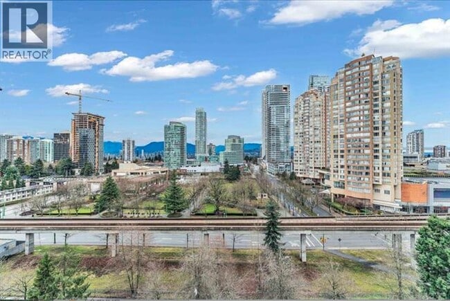 Photo du bâtiment - 6383-6383 McKay Ave