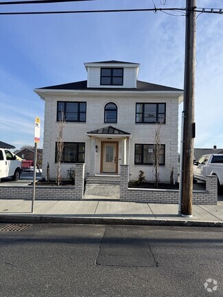 Building Photo - 249 Malden St