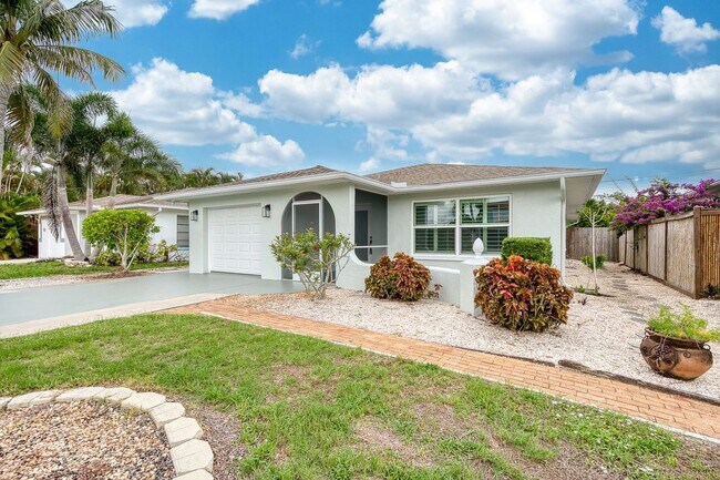 Building Photo - Naples Park - 3 Bedroom, 2 Bathroom - Annu...