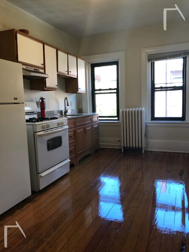 Primary Photo - Nicely renovated 2 bed unit in Back Bay wi...