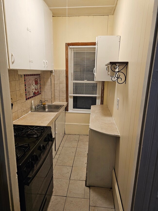 Building Photo - 129 Chace St