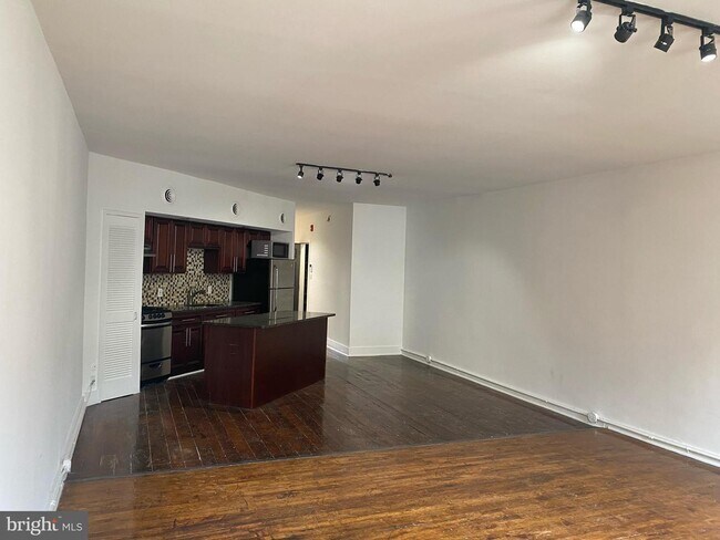 Foto del edificio - 305 N 3rd St