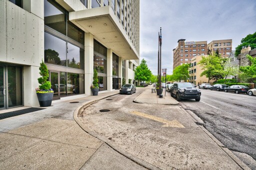 Primary Photo - 4343 N Clarendon Ave