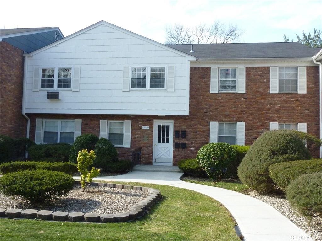 Primary Photo - 133 Doxbury Ln