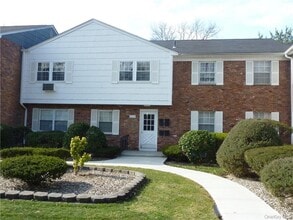 Building Photo - 133 Doxbury Ln