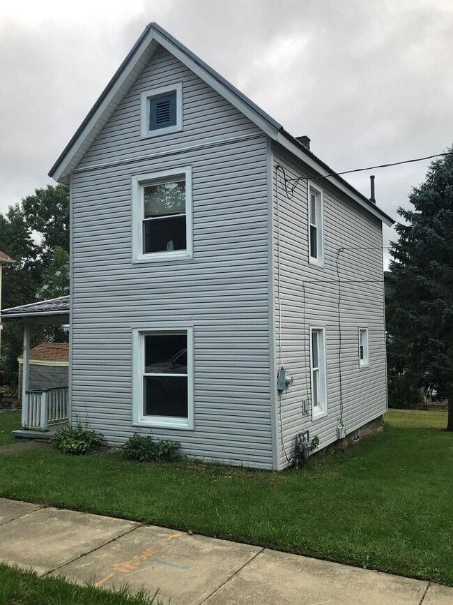 Building Photo - 14 Lincoln Ave