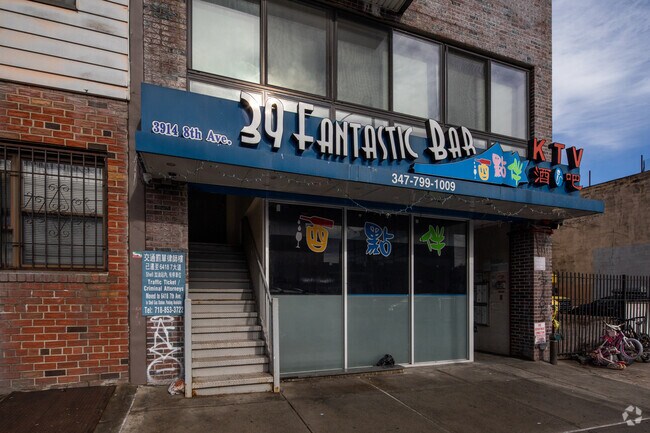 Entrada - 3914 8th Ave