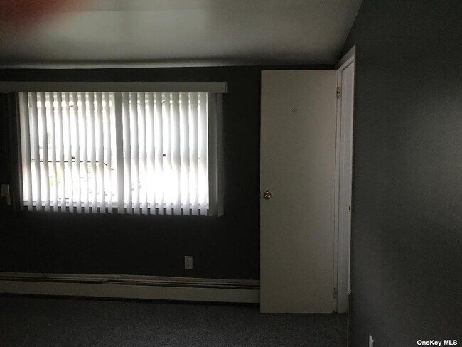 Building Photo - 53 Arlyn Dr E