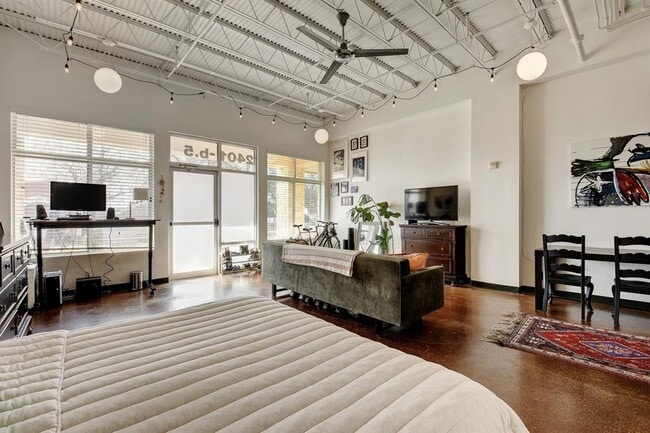 Foto del edificio - 2401 E 6th St
