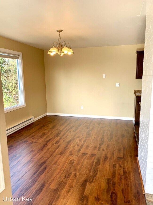 Building Photo - 2231 11th Ave W