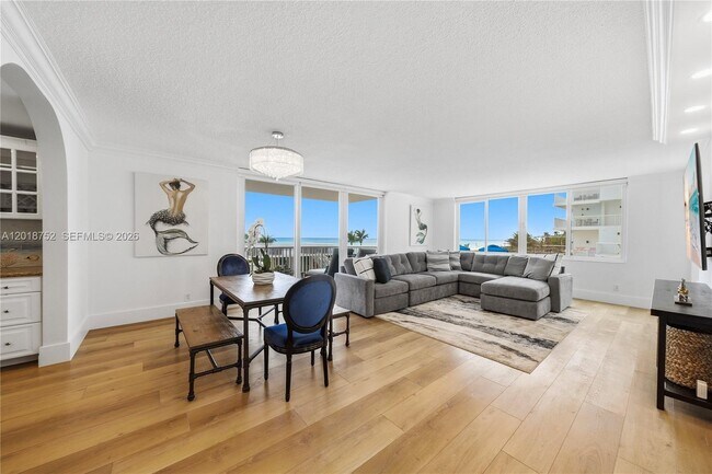 Foto del edificio - 5401 Collins Ave