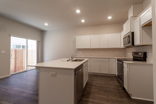 Foto del edificio - Beautiful  3 Bedroom 2.5 bathroom Townhouse-Battle Ground School District