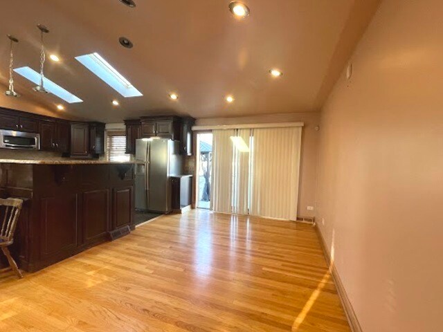 Foto del edificio - 7642 W 105th St