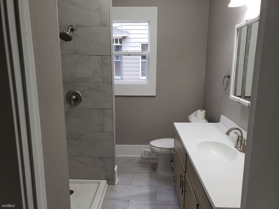 Primary Photo - 4 br, 2 bath House - 814 3rd Ave S