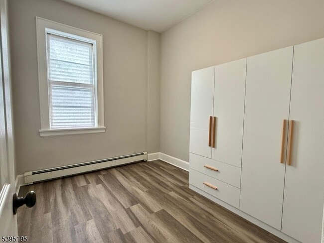 Foto del edificio - 84 Westervelt Pl