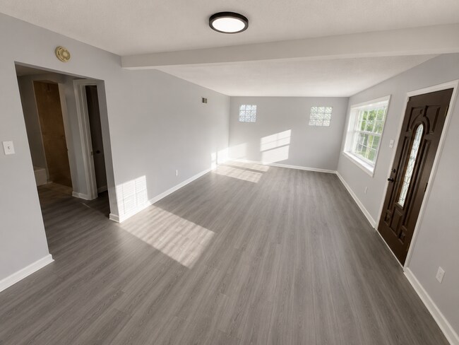 Building Photo - Renovated 2 Bed + Finished Basement | 1.5 Bath | Half Off Deposit | All Housing Vouchers Welcome!