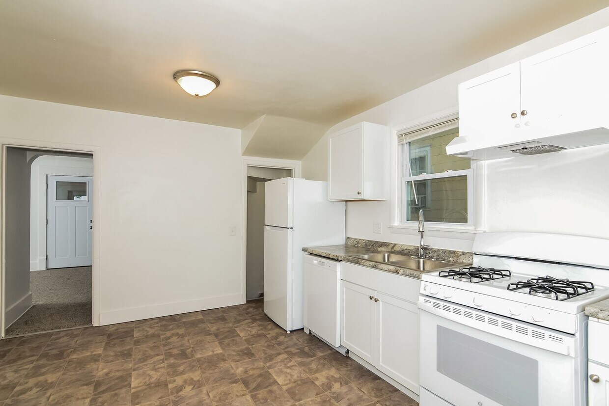 Primary Photo - Newly Renovated Single Family Home - GREAT...