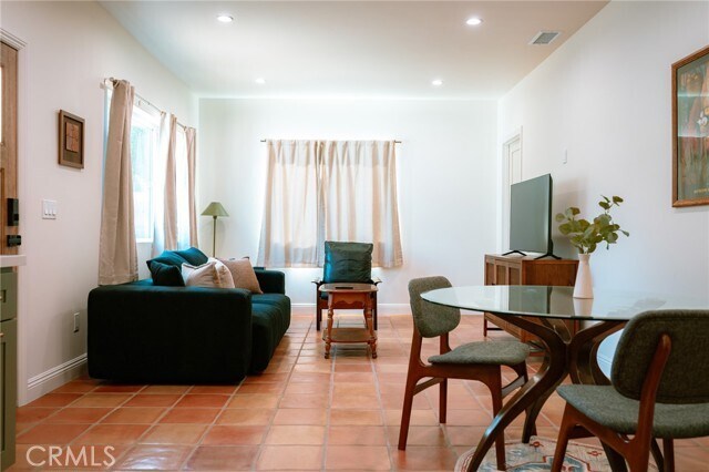 Foto del edificio - 613 W Olive Ave