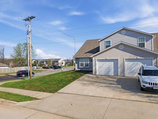 Building Photo - 2401-2403-2403 Northampton Dr