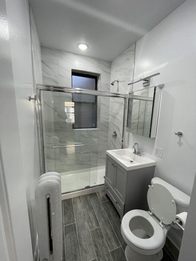 Building Photo - 1 bedroom in Chicago IL 60657