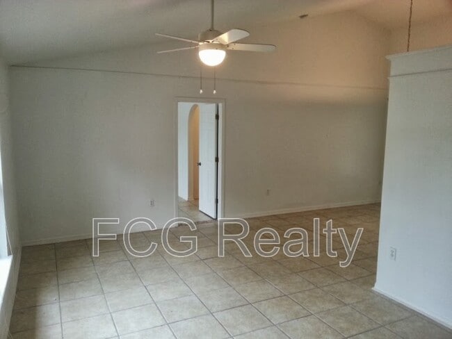 Building Photo - 439 Bent Oak Loop