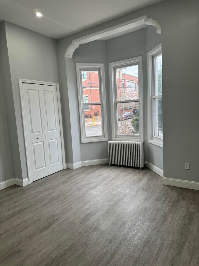 Building Photo - 1515 Kerrigan Ave