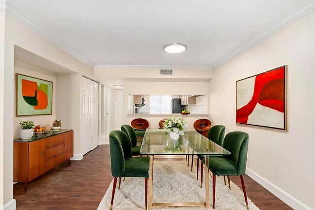 Foto del edificio - Large 3 bedroom 2 bath apartment