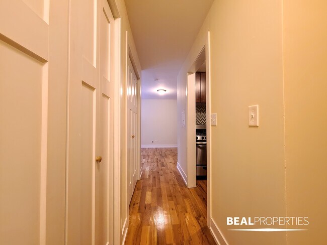 Foto del edificio - 555 W Arlington Pl