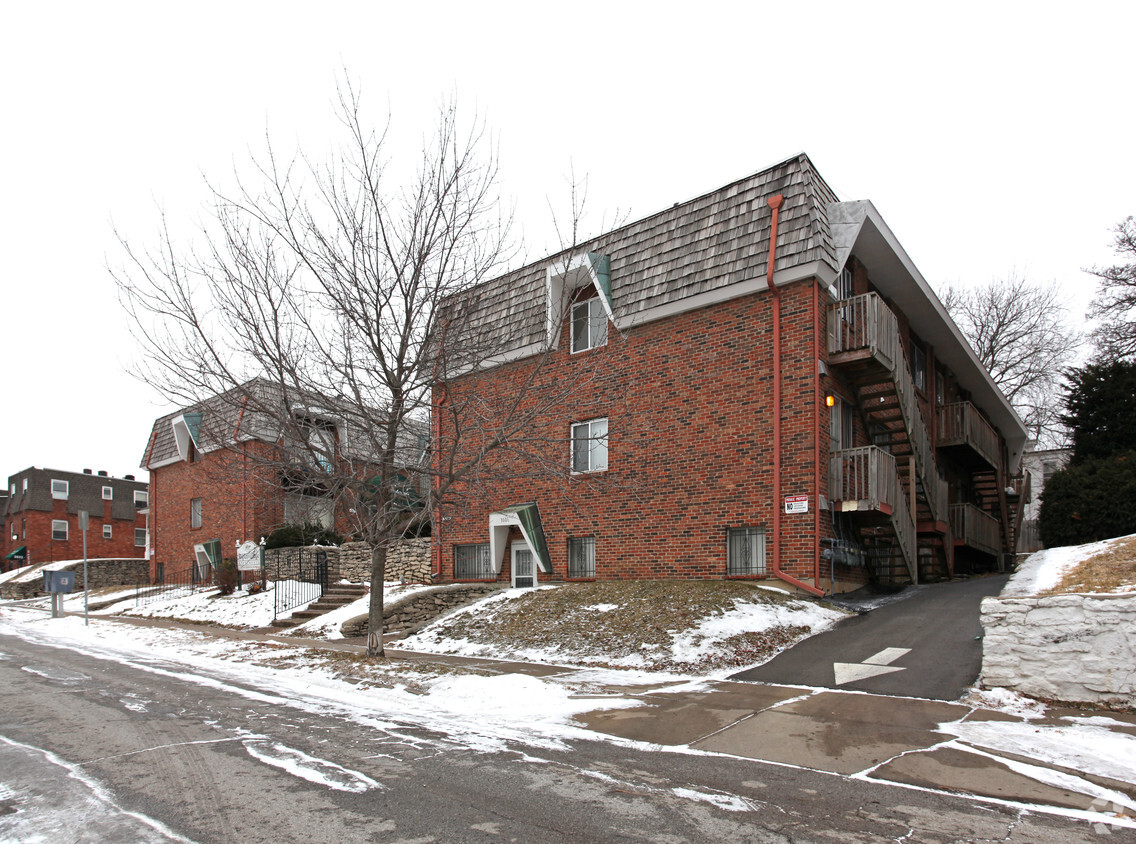 Primary Photo - Aspen Village Apartments