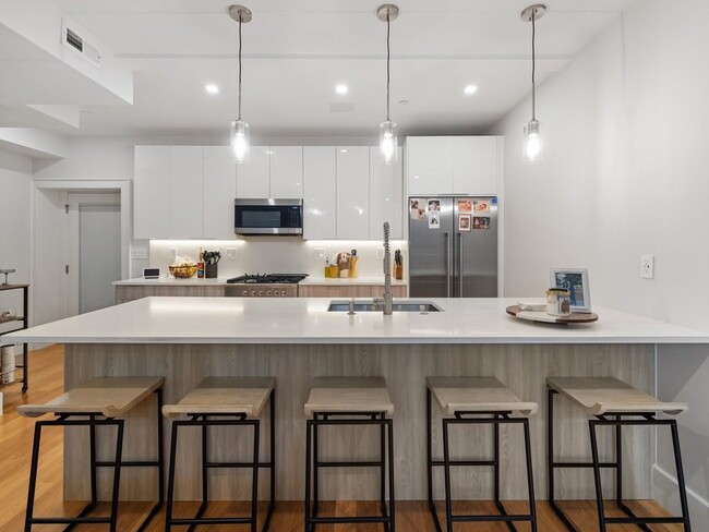 Foto del edificio - 532 E 3rd St