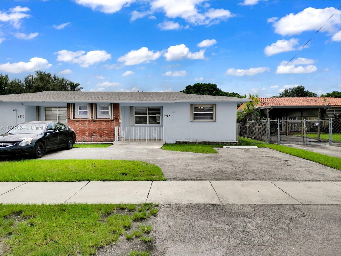 Foto principal - 8772 SW 27th St