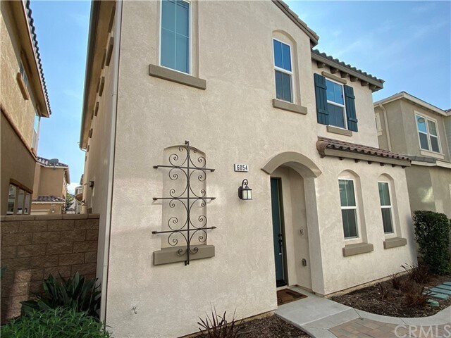 Primary Photo - 6054 Snapdragon St