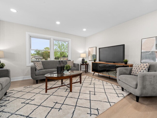 Foto del edificio - 6950 Longmeadow Ln