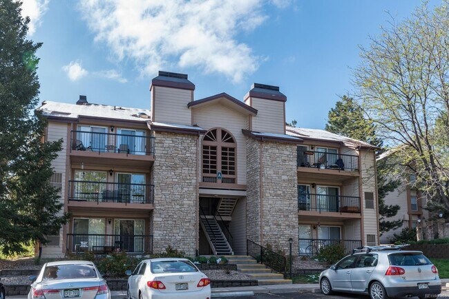 Building Photo - Hunters Run Condominium