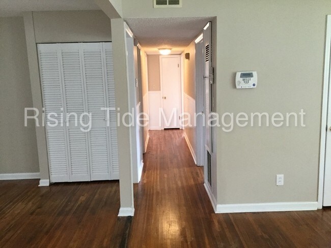 Building Photo - 200 E Haven Dr