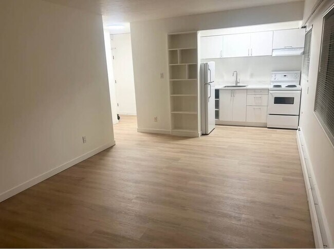 Building Photo - 2380 Cypress St