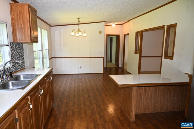 Building Photo - 289 Community House Rd