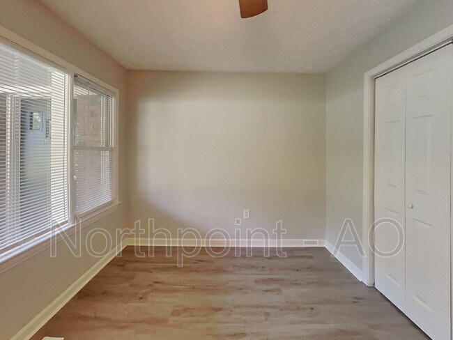 Foto del edificio - 2206 Rockdale Dr NW