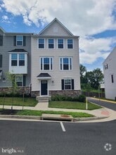 Building Photo - 1006 Valley Run Dr