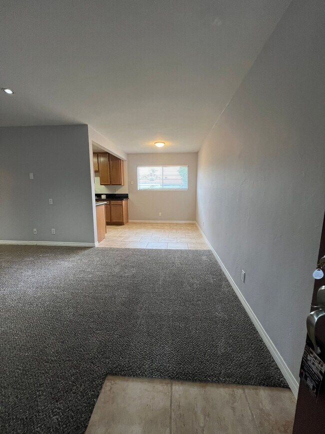 Foto del edificio - 1420 W Lambert Rd