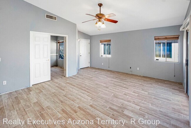 Foto del edificio - 4 br, 2 bath House - 4663 S. Valley Road