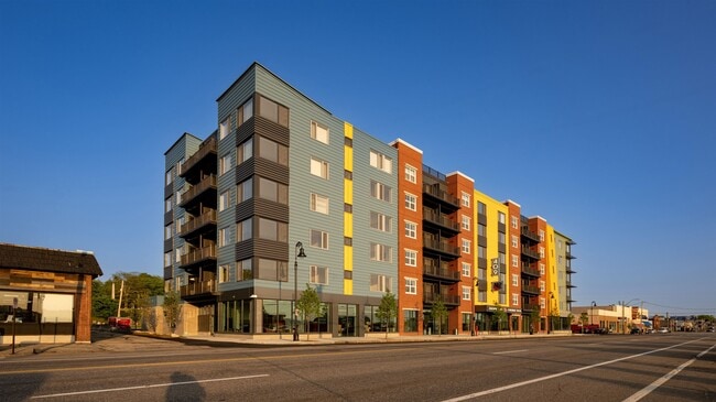 Building Photo - 409 Elm St